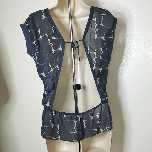 Benetton grey white top size small Y2K Classic Cute Casual Party Work Date Sheer - Picture 2 of 3